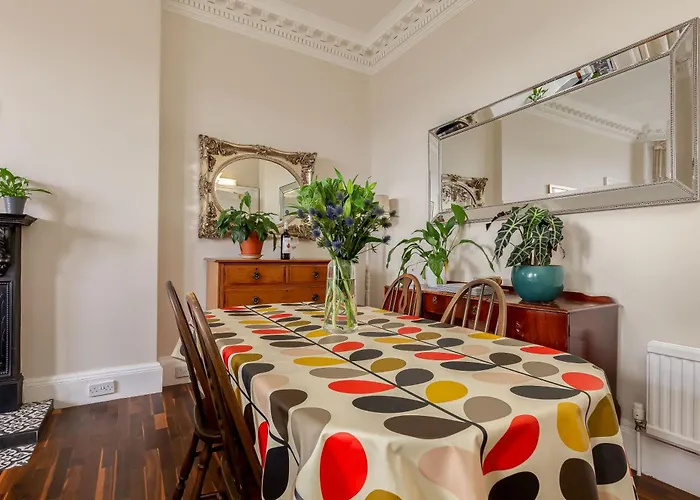 Stylish Victorian Apartment\'S Close To The Botanical Gardens, Free Parking!